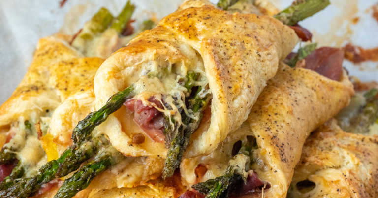 Cheesy Asparagus Puff Pastry Bundles