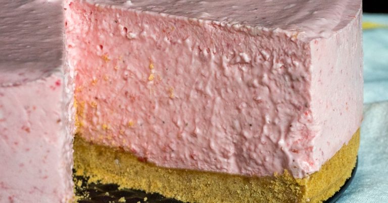 No-Bake Strawberry Cheesecake